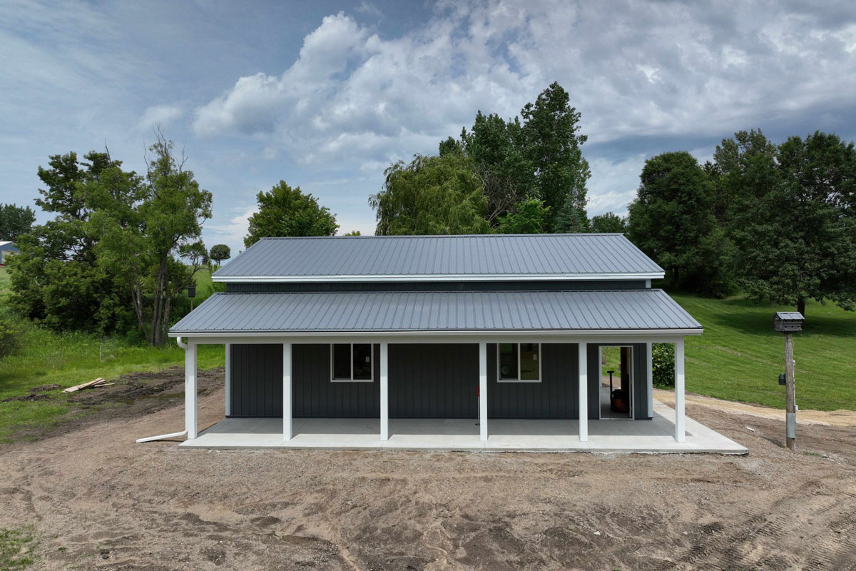 Polebarn With Coverd Porch